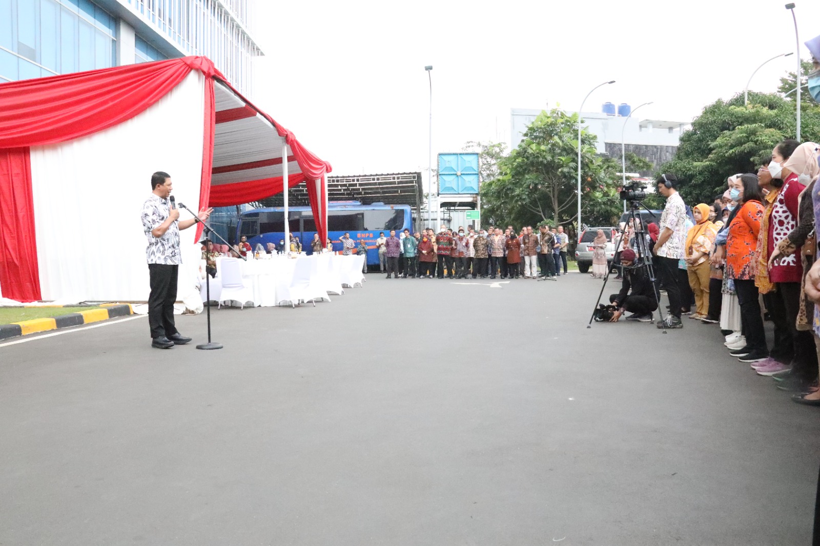 Suasana Apel yang diikuti oleh seluruh pegawai BNPB di Graha BNPB, Jakarta pada Selasa (2/5).